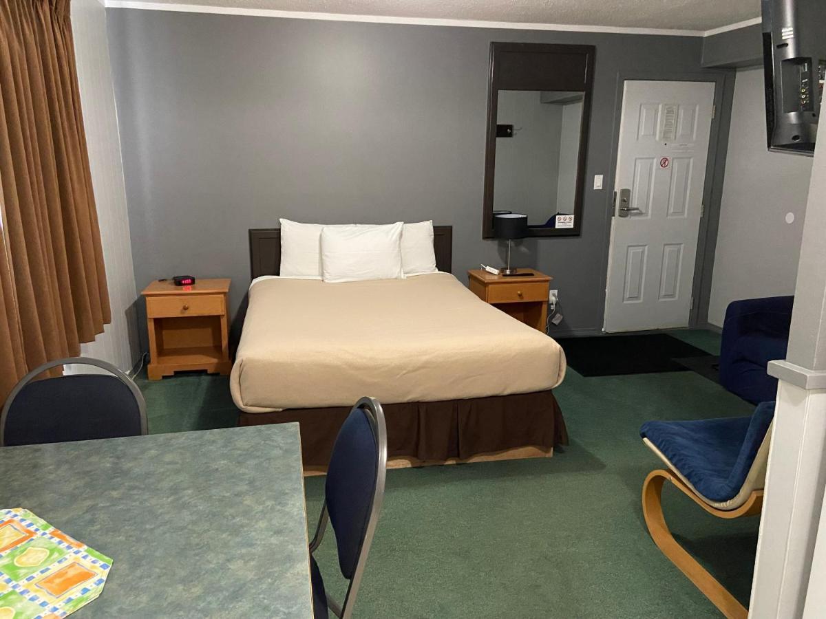 Monashee Lodge Revelstoke Eksteriør billede