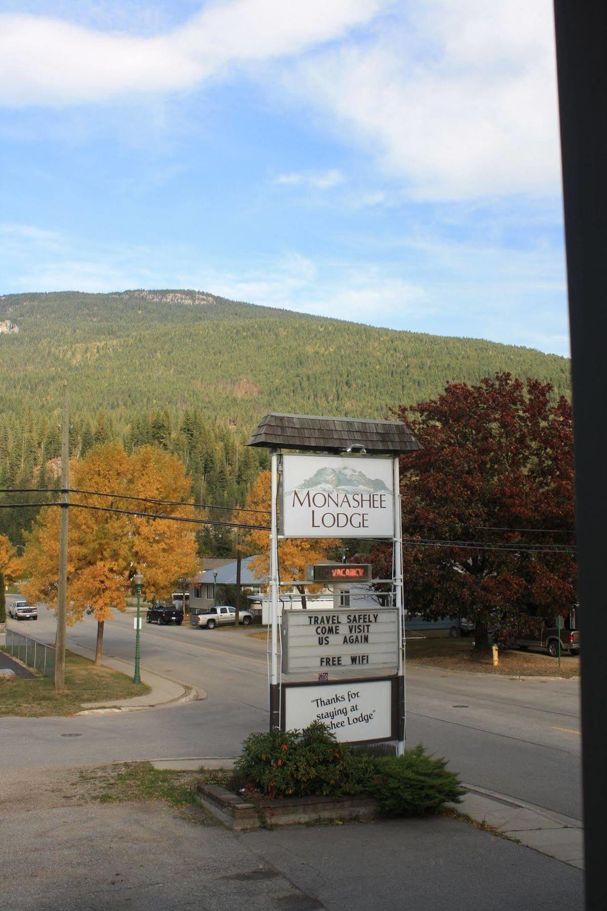 Monashee Lodge Revelstoke Eksteriør billede