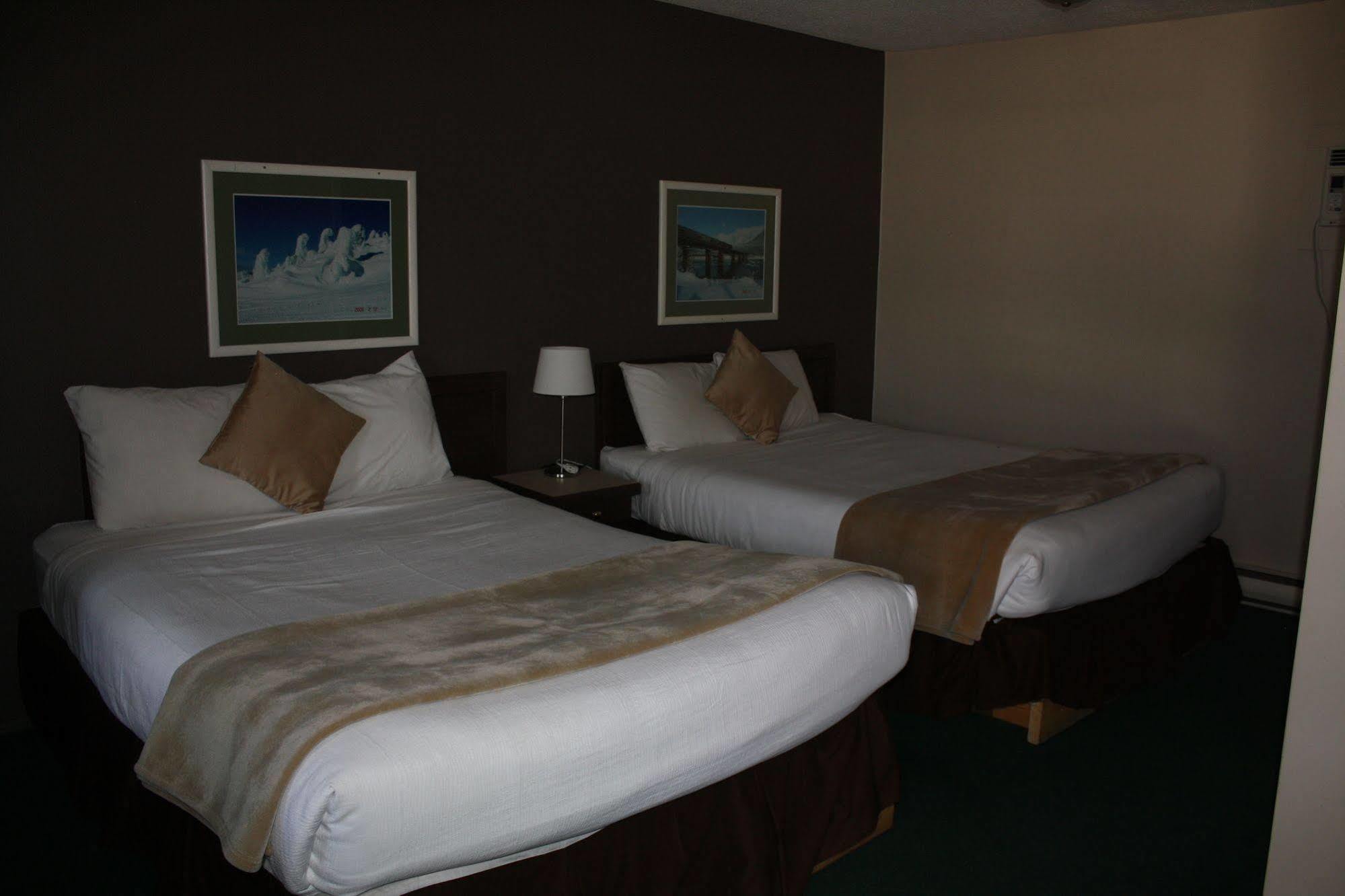 Monashee Lodge Revelstoke Eksteriør billede
