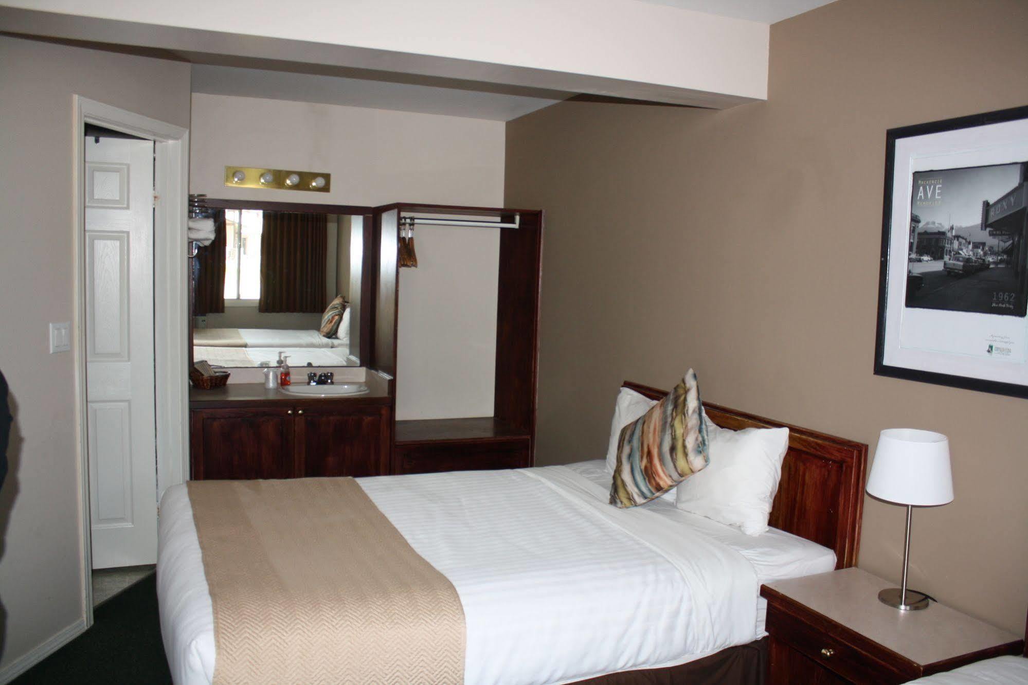 Monashee Lodge Revelstoke Eksteriør billede