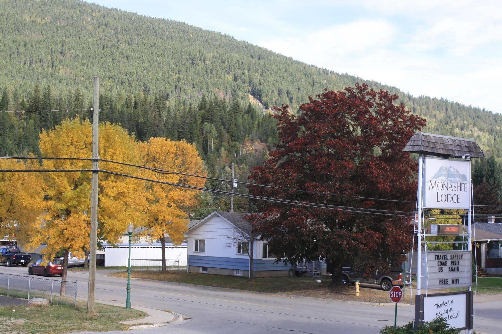 Monashee Lodge Revelstoke Eksteriør billede